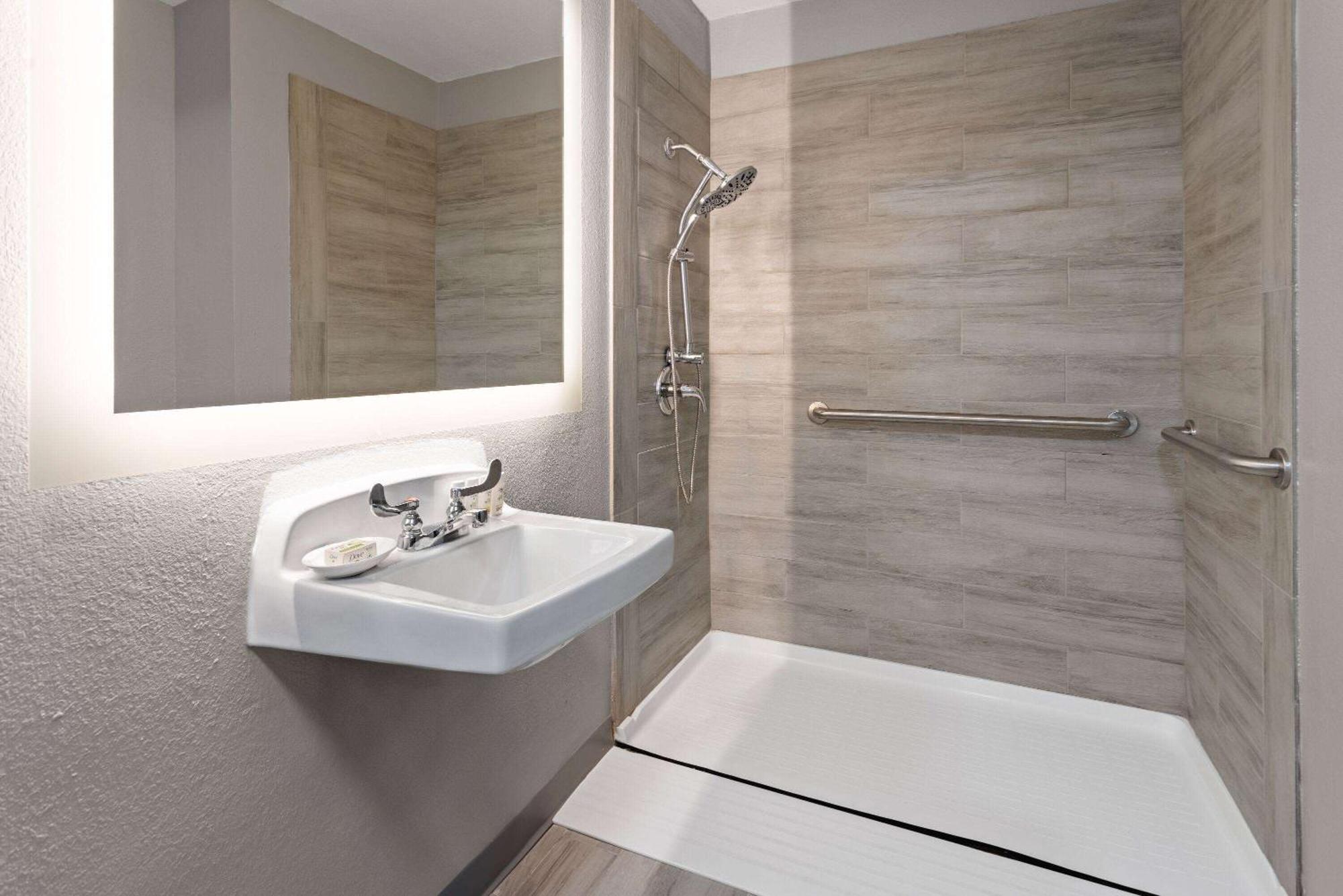 Hawthorn Extended Stay By Wyndham Columbia-Ft Jackson Exteriör bild
